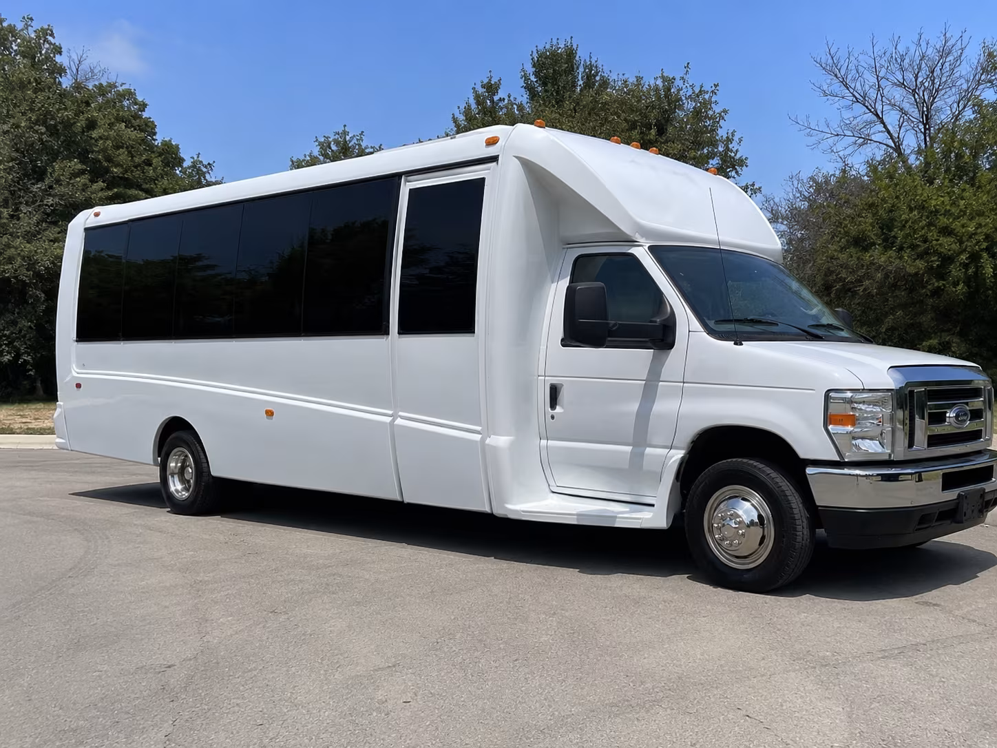 Burbank Winery Tour & Pub Crawl Transportation party bus exterior